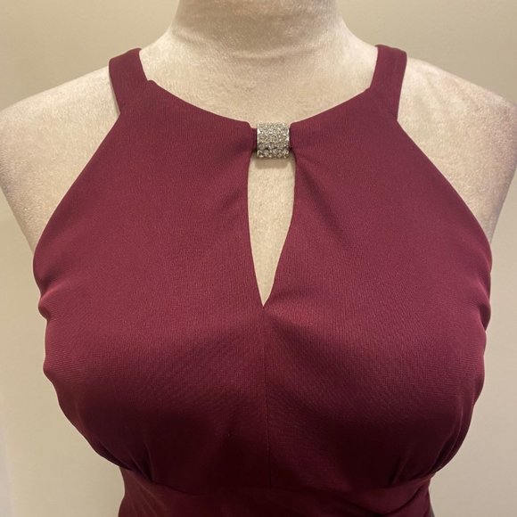 BETSY & ADAM EMBELLISHED GOWN - Picture 4 of 12